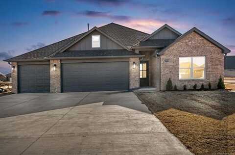 27725 E 109th Place S, Coweta, OK 74429