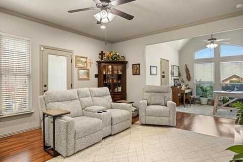 915 Austin Court, Weatherford, TX 76086