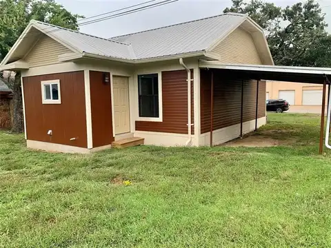 206 E Oak Street, Nocona, TX 76255