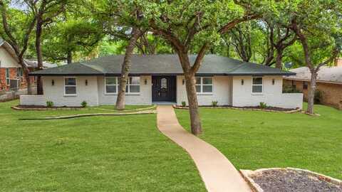 810 Sharpshire Street, Grand Prairie, TX 75050