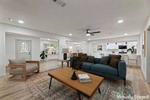 810 Sharpshire Street, Grand Prairie, TX 75050