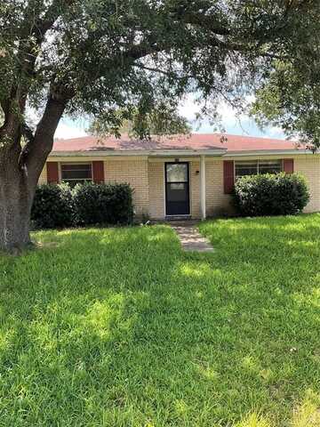 303 S Hall Street, Fairfield, TX 75840