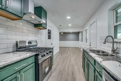 822 Milky Way, Garland, TX 75040
