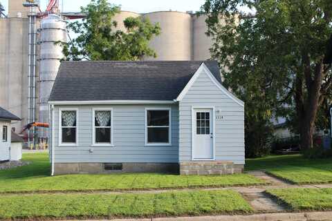 1114 1st Street, Hull, IA 51239
