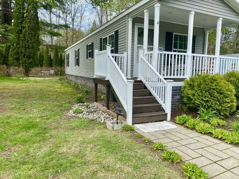 4 Hammond Ln., Gansevoort, NY 12831