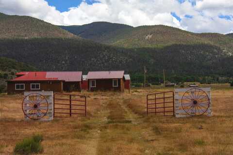 73 Arellano Road, Amalia, NM 87512