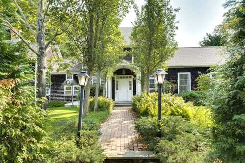 2964 Noyack Road, Sag Harbor, NY 11963