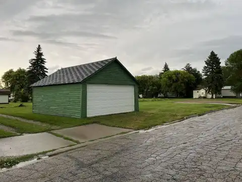 318 Main Street, Lehr, ND 58460