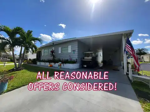 5882 Camelot Dr N, Sarasota, FL 34233