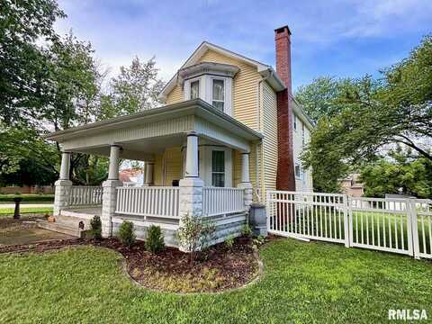 302 N ROSE Street, Elmwood, IL 61529