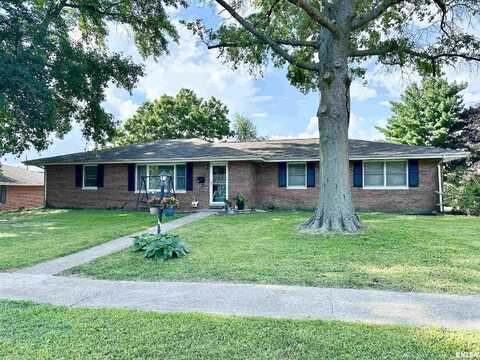 8 Westfair Drive, Jacksonville, IL 62650
