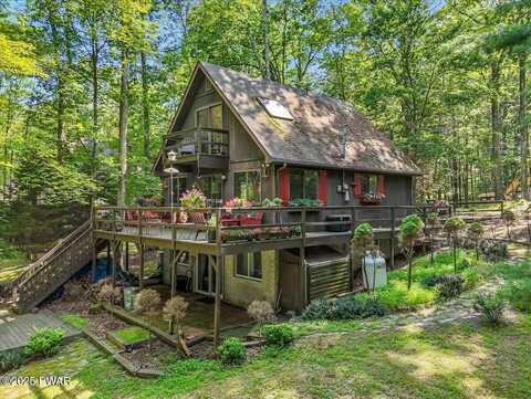 220 Fawn Lake Drive, Hawley, PA 18428