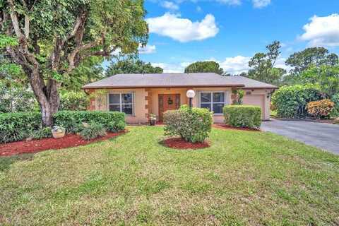 6104 Rainbow Cir, Greenacres, FL 33463