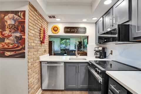 103 Royal Park Dr, Oakland Park, FL 33309