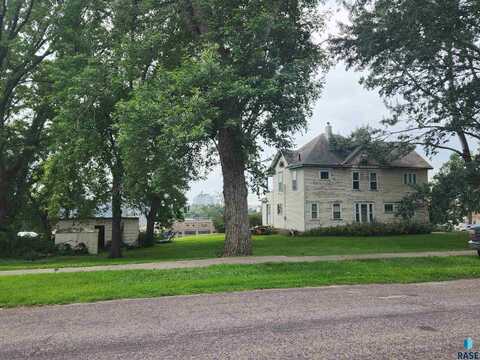 301 E 5th St, Dell Rapids, SD 57022