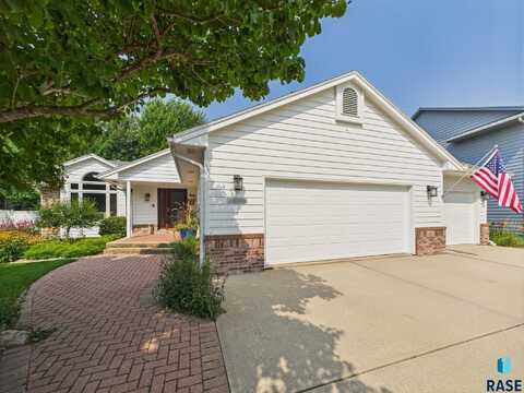 3809 S Lisanne Ave, Sioux Falls, SD 57103