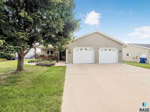 908 Oak Ridge Rd, Dell Rapids, SD 57022