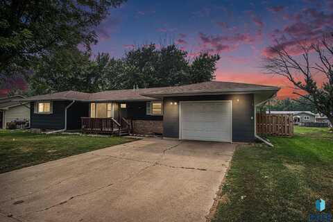 403 N Bell St, Howard, SD 57349