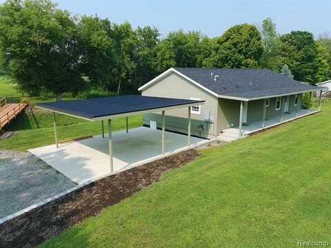806 DAVIS LAKE Road, Lapeer, MI 48446