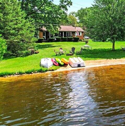 6269 Mabley Hill Road, Fenton, MI 48430
