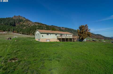 1721 WEAVER RD, Myrtle Creek, OR 97457