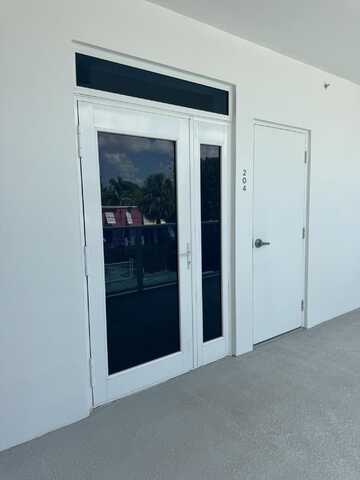 1 S Palmway, Lake Worth, FL 33460
