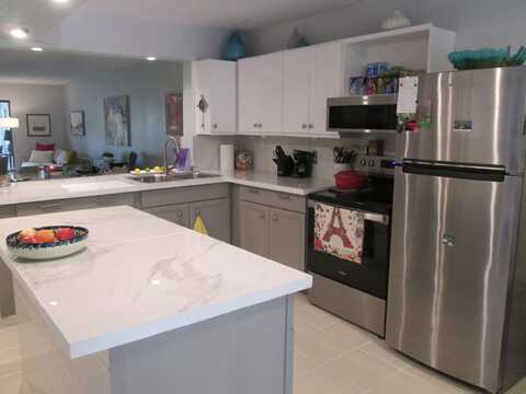 10155 Mangrove Drive, Boynton Beach, FL 33437