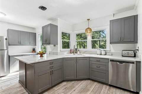 200 Jersey Avenue N, Golden Valley, MN 55427
