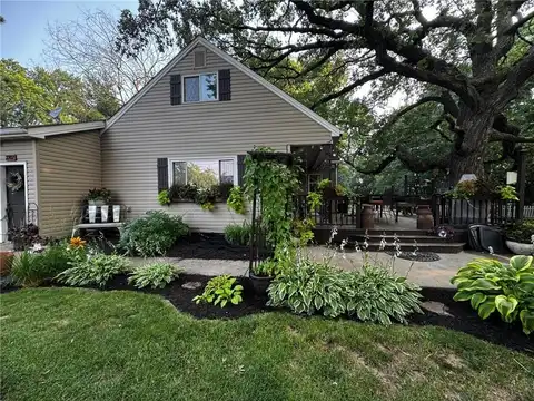 2707 Margaret Avenue E, Maplewood, MN 55119