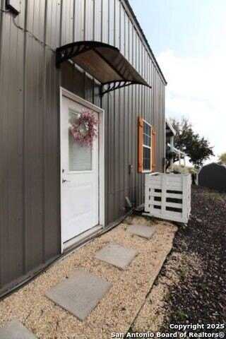 151 Jones Beach Dr, Lakehills, TX 78063