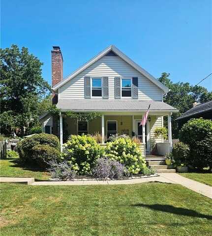 31 Winter Street, South Kingstown, RI 02879