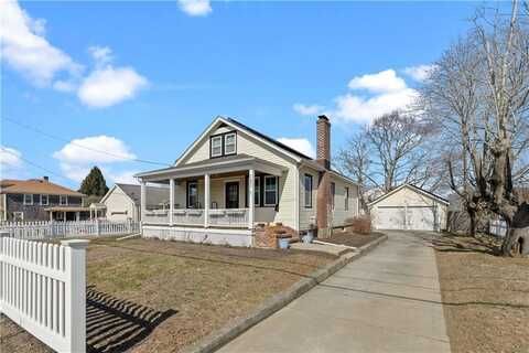 123 Beacon Street, Middletown, RI 02842