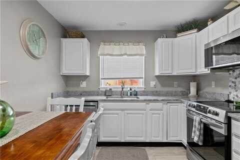 231 Maple Avenue, Newport, RI 02840