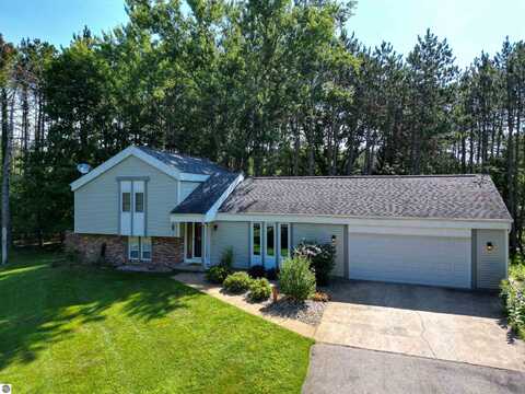 4055 Arrow Drive, Mount Pleasant, MI 48858