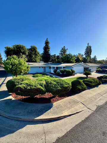 1640 W Princeton Court, Visalia, CA 93277