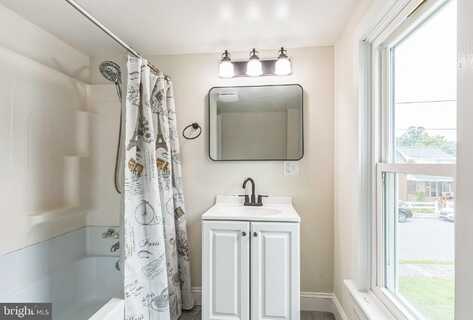 624 E HOWARD STREET, POTTSTOWN, PA 19464