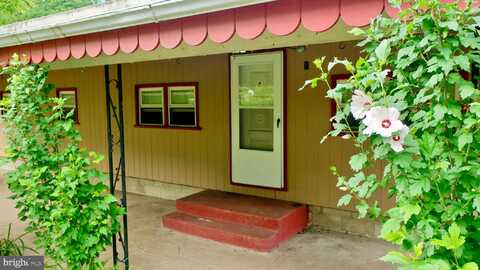 3351 MATHEWS LANE, ALBURTIS, PA 18011