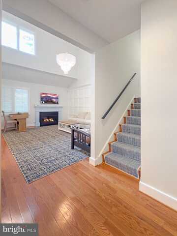 42 GREYTHORNE WOODS CIRCLE, WAYNE, PA 19087