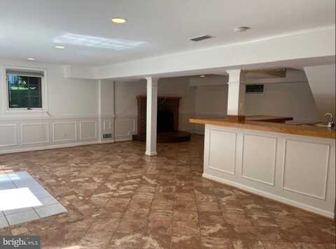 731 MILLER, GREAT FALLS, VA 22066