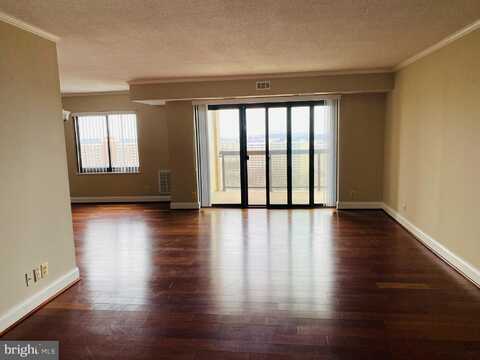 205 YOAKUM PARKWAY, ALEXANDRIA, VA 22304