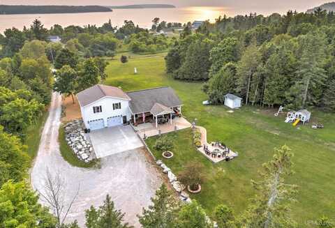 15710 17th, Garden, MI 49835