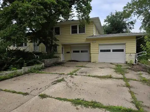 1029 W 13 Street, Cedar Falls, IA 50613