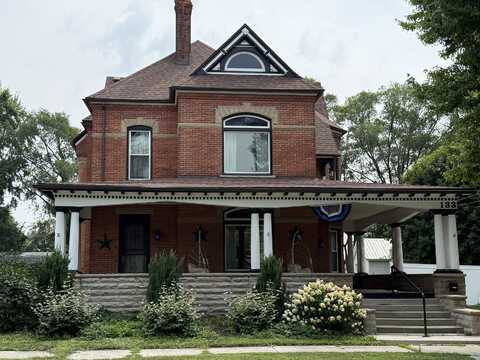 133 E South Street, Fostoria, OH 44830