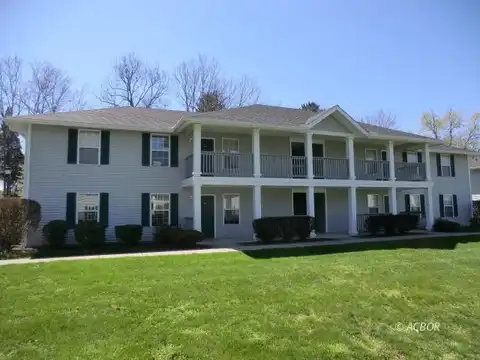 15 S Shafer St, Athens, OH 45701