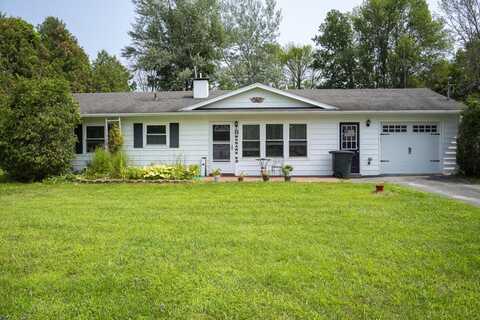 8 Mohawk Road, Plattsburgh, NY 12901
