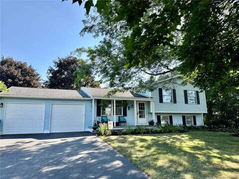 15 Paddock Drive, Henrietta, NY 14467