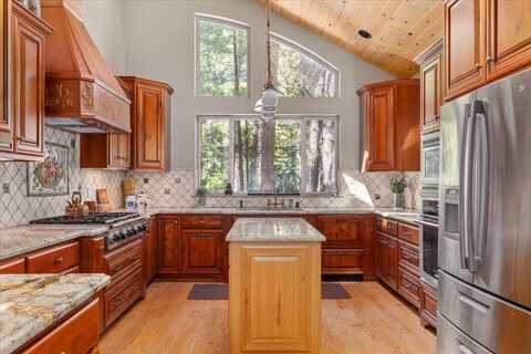 3245 Kenshaw Way, Dorrington, CA 95223