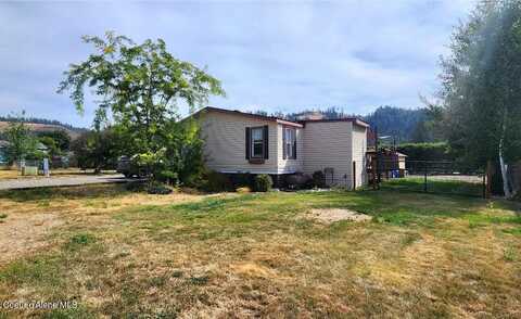 77 Garden Way, Saint Maries, ID 83861
