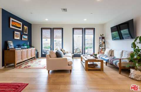4240 Laurel Canyon Blvd, Studio City, CA 91604