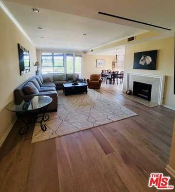 11700 Iowa Ave, Los Angeles, CA 90025